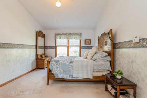 Tiny photo for 723 Queens Gate Circle, Sugar Grove, IL 60554 (MLS # 12499511)