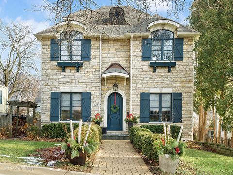 Photo of 425 S Quincy Avenue, Hinsdale, IL 60521 (MLS # 12556116)