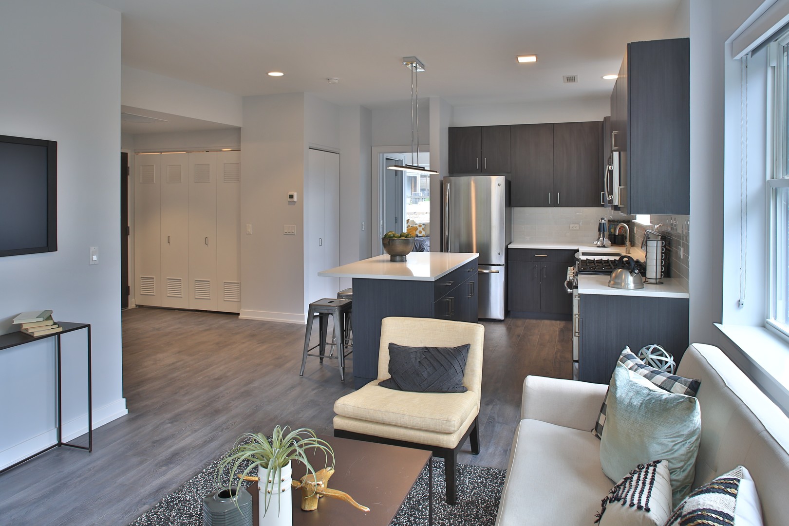 909 W Montana Street 403