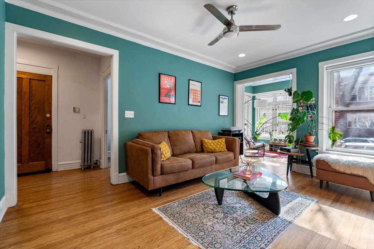 1418 W Rosemont Avenue 1W