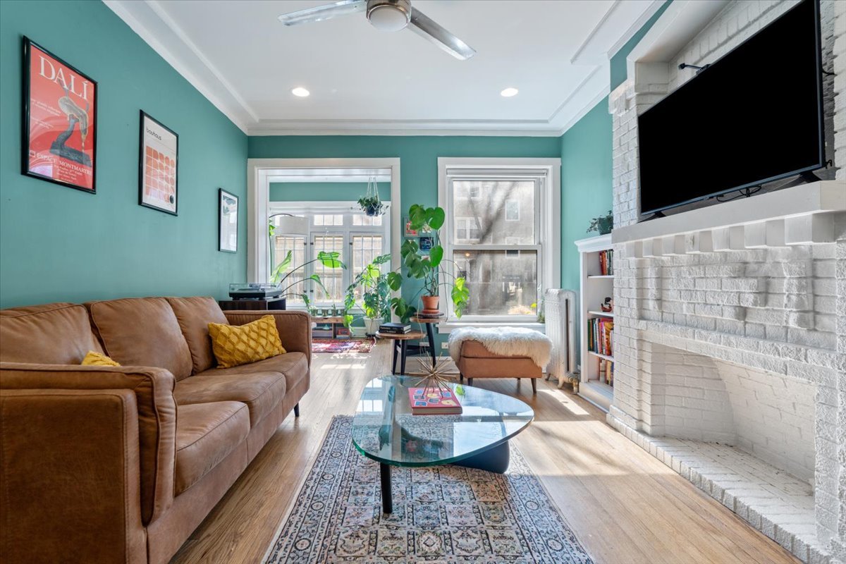 1418 W Rosemont Avenue 1W