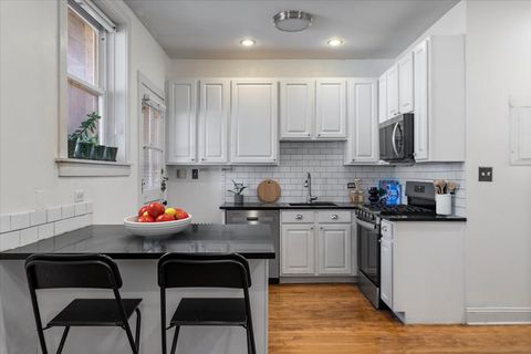 Tiny photo for 1418 W Rosemont Avenue #1W, Chicago, IL 60660 (MLS # 12584463)