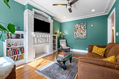 Tiny photo for 1418 W Rosemont Avenue #1W, Chicago, IL 60660 (MLS # 12584463)