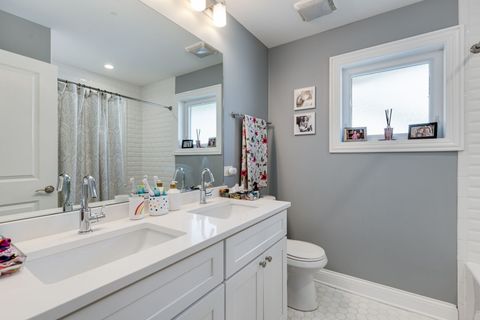 Tiny photo for 930 N Taylor Avenue, Oak Park, IL 60302 (MLS # 12563577)