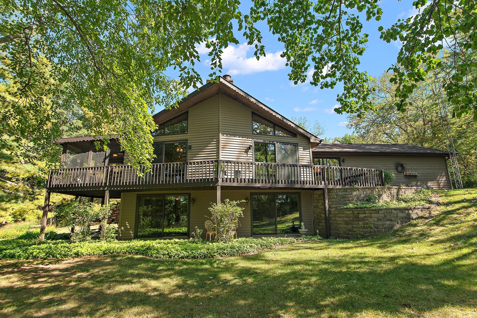 2085 Island Drive