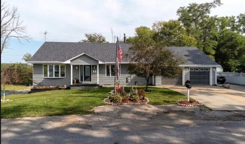 Photo of 3818 Hobson Avenue, Davenport, IA 52802 (MLS # 12763210)