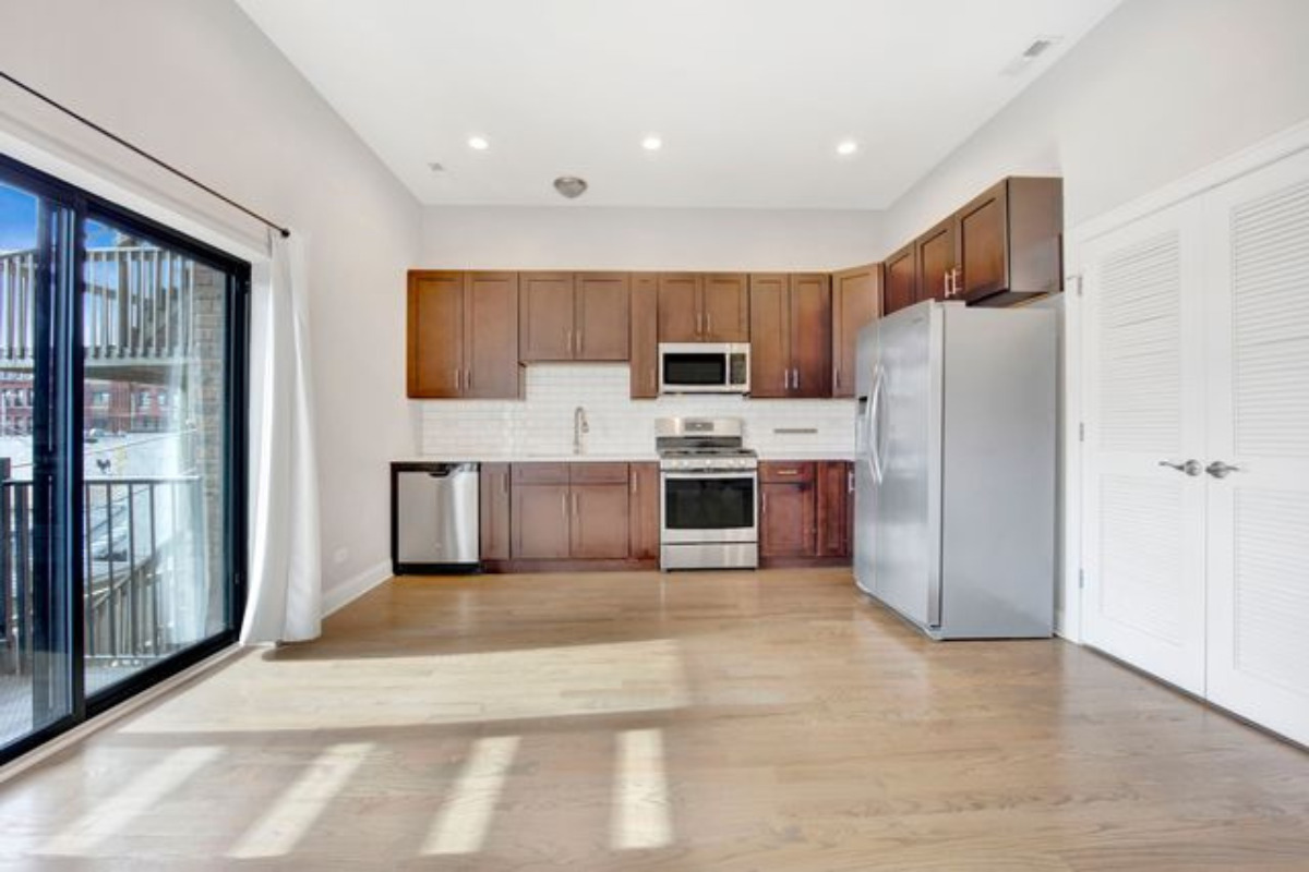 1947 W Chicago Avenue