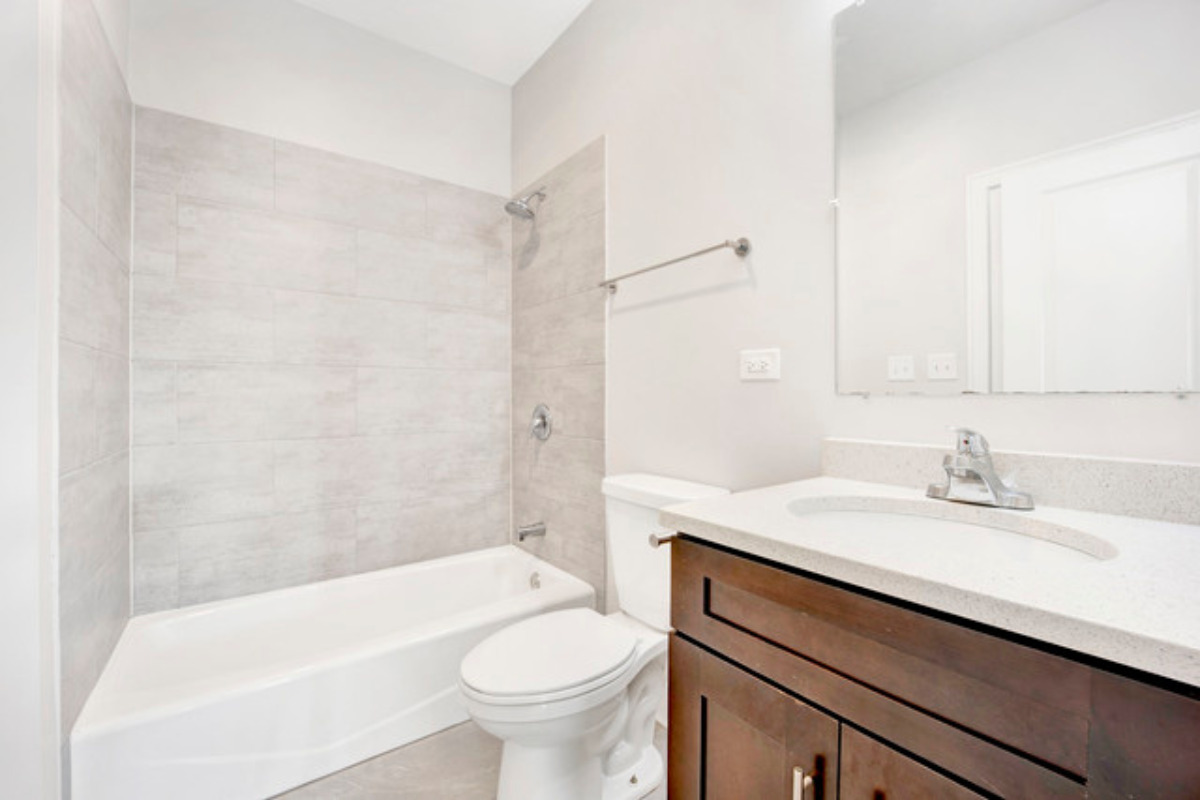 1947 W Chicago Avenue