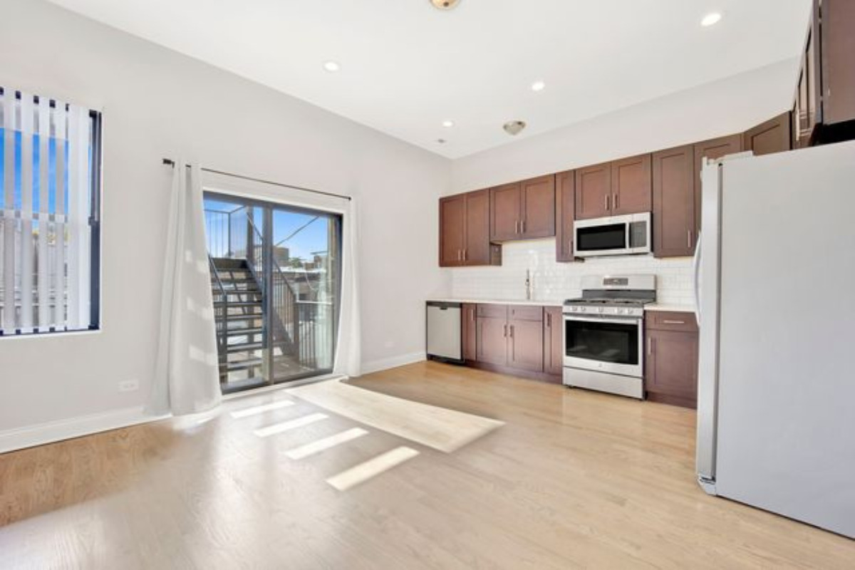 1947 W Chicago Avenue