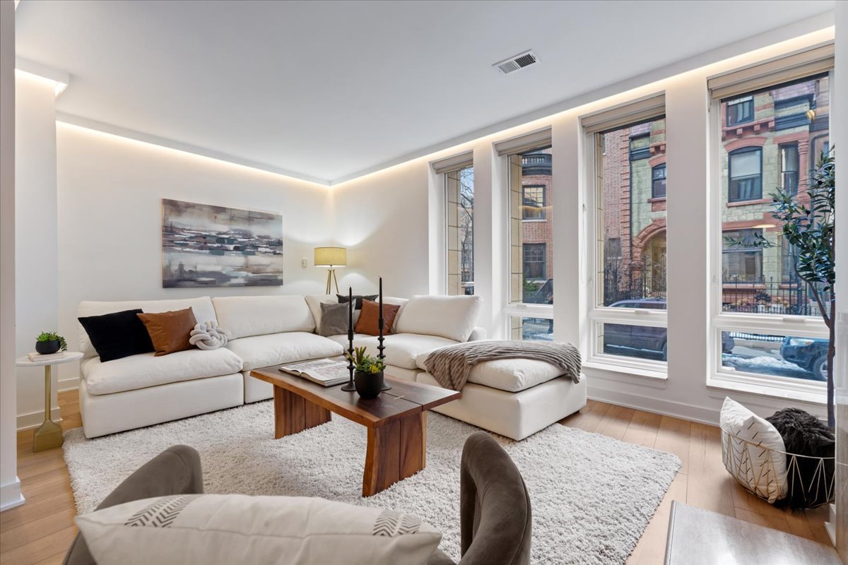 39 E Schiller Street 1E