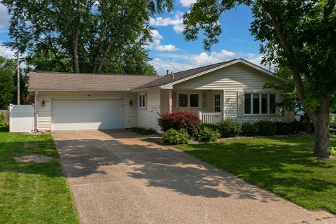 Photo of 475 32nd Avenue, East Moline, IL 61244 (MLS # 12728539)