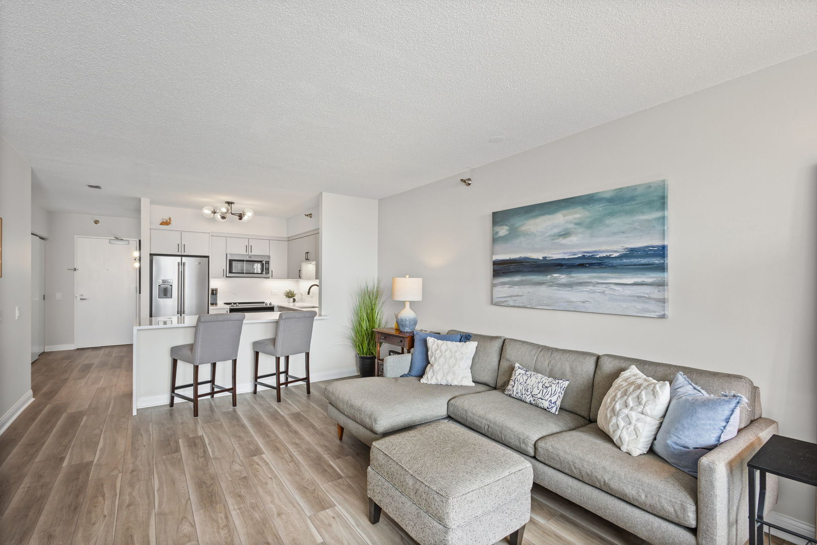 512 N MCCLURG Court 3405