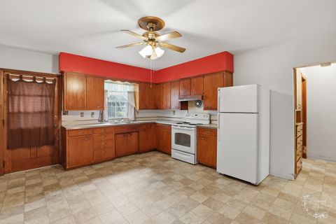 Tiny photo for 409 Main Street, Crescent City, IL 60928 (MLS # 12651269)