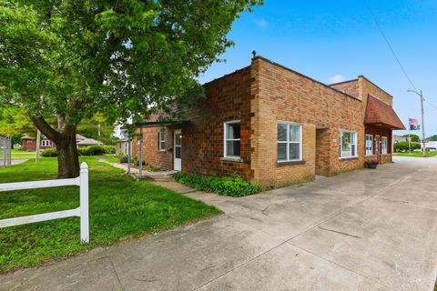 Photo of 409 Main Street, Crescent City, IL 60928 (MLS # 12651269)