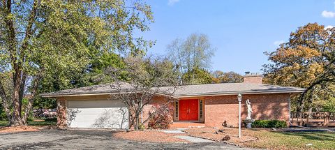 Photo of 1305 OAKTREE Lane, Kankakee, IL 60901 (MLS # 12510581)