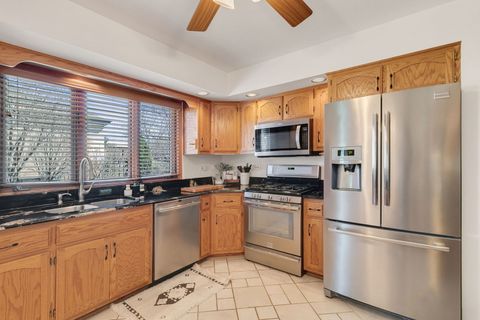 Tiny photo for 15625 Shenandoah Drive #15625, Orland Park, IL 60467 (MLS # 12612008)