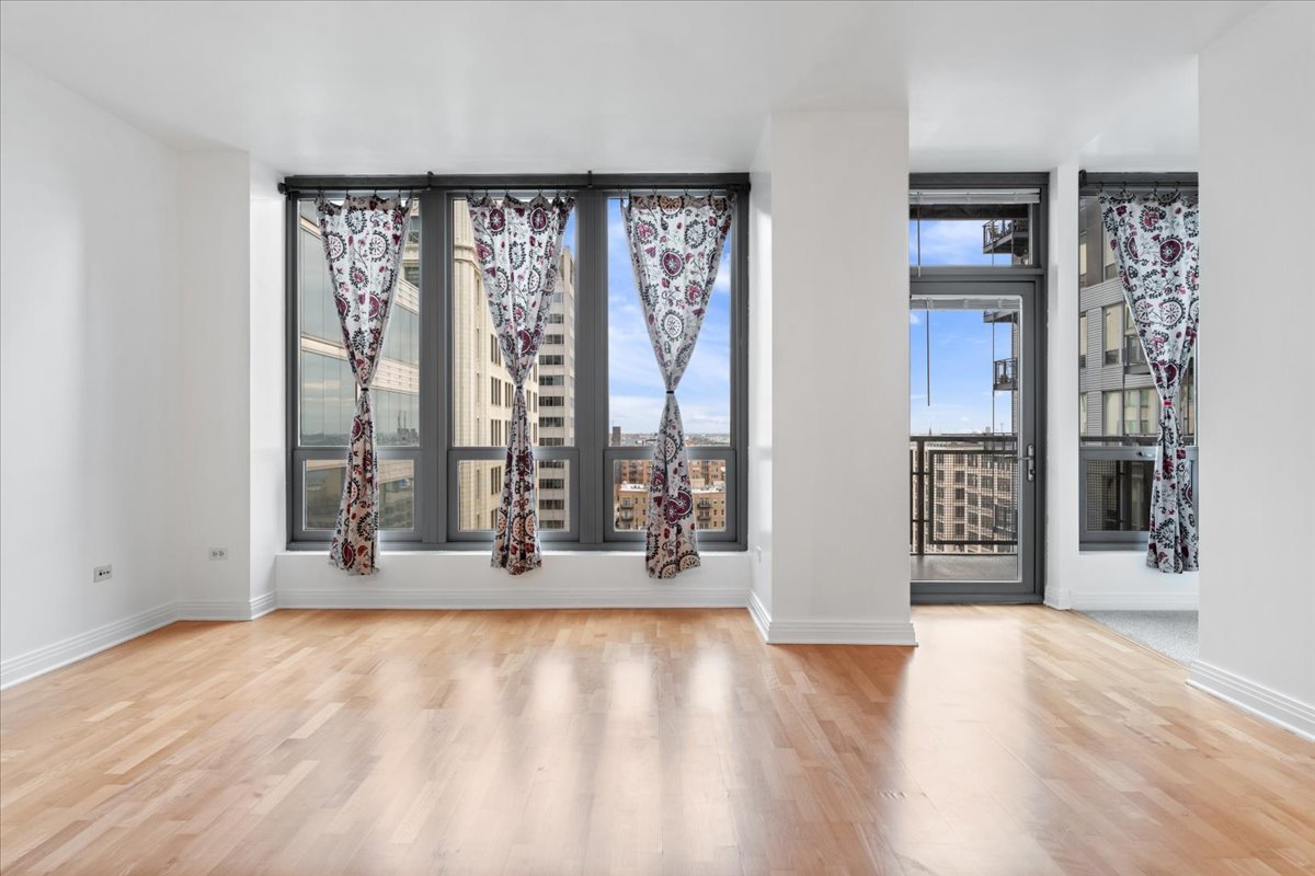 565 W Quincy Street 1216