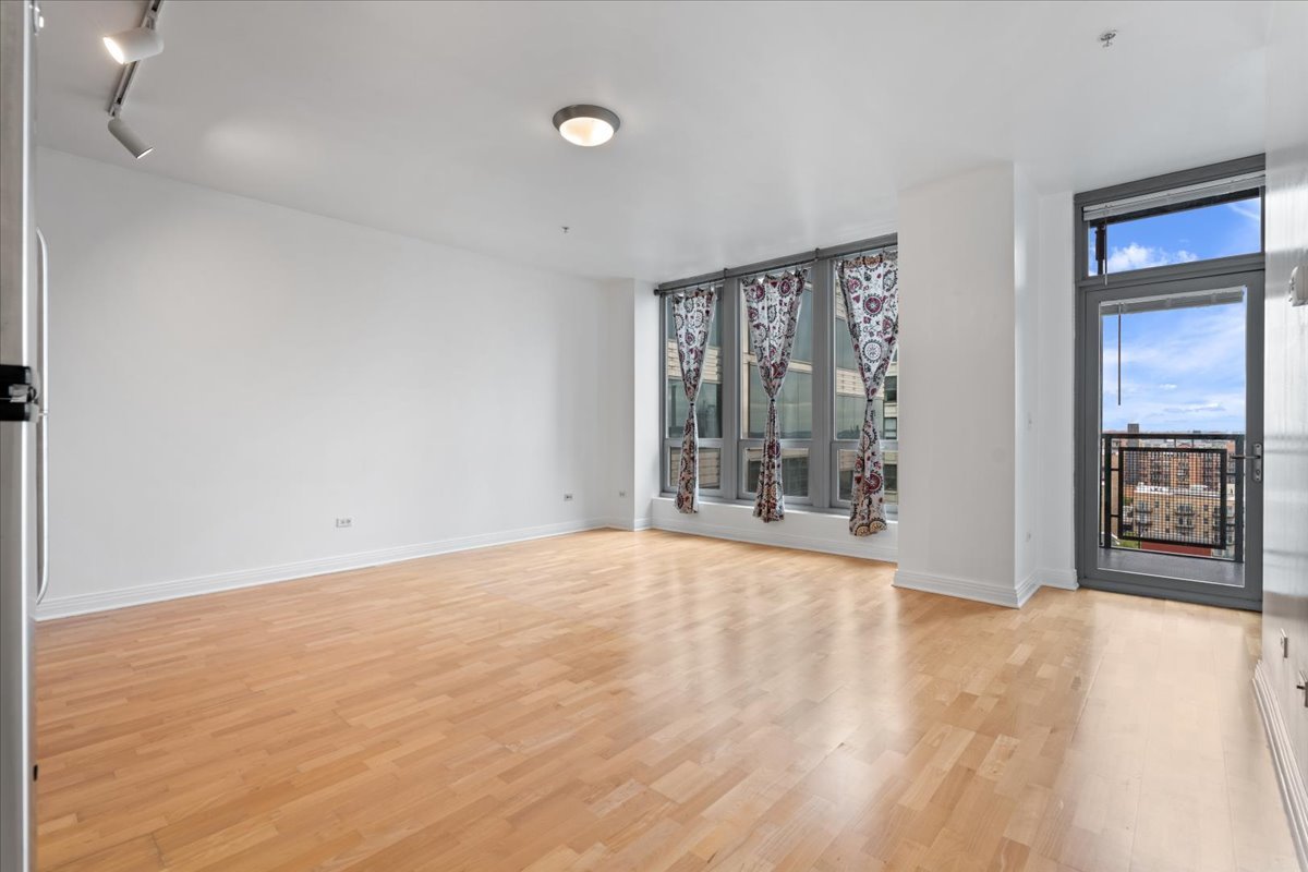 565 W Quincy Street 1216