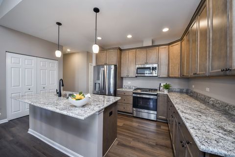 Tiny photo for 484 Woodmoor Drive, Lombard, IL 60148 (MLS # 12484578)