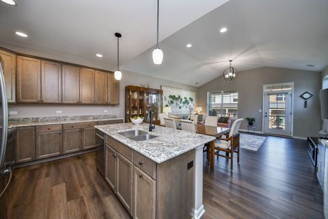 Tiny photo for 484 Woodmoor Drive, Lombard, IL 60148 (MLS # 12484578)