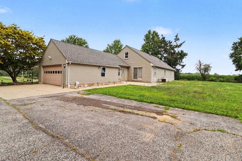 Tiny photo for 11 S Sager Road, Valparaiso, IN 46383 (MLS # 12714863)
