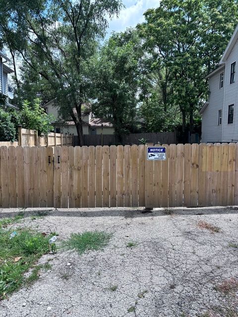 320 N Hickory Street Joliet IL 60435