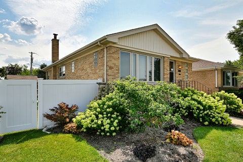 Tiny photo for 5719 N Orange Avenue, Chicago, IL 60631 (MLS # 12708469)