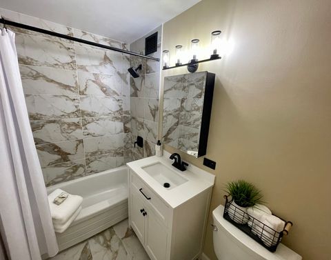Tiny photo for 6300 N Sheridan Road #406, Chicago, IL 60660 (MLS # 12433896)