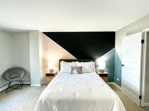 Tiny photo for 6300 N Sheridan Road #406, Chicago, IL 60660 (MLS # 12433896)