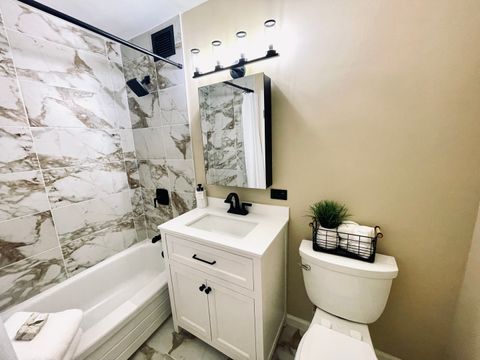 Tiny photo for 6300 N Sheridan Road #406, Chicago, IL 60660 (MLS # 12433896)