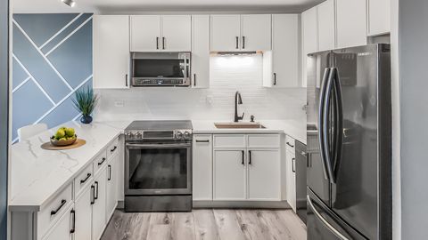 Tiny photo for 6300 N Sheridan Road #406, Chicago, IL 60660 (MLS # 12433896)