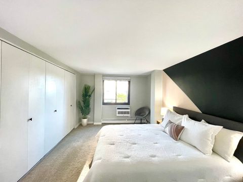 Tiny photo for 6300 N Sheridan Road #406, Chicago, IL 60660 (MLS # 12433896)