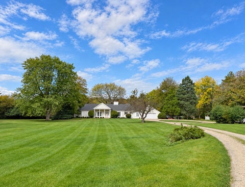 Tiny photo for 232 Donlea Road, Barrington Hills, IL 60010 (MLS # 12788475)