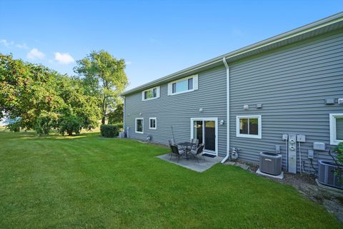 Tiny photo for 34040 N White Oak Lane, Gurnee, IL 60031 (MLS # 12467659)