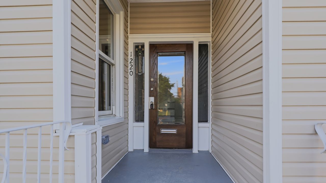 1220 S 48th Court