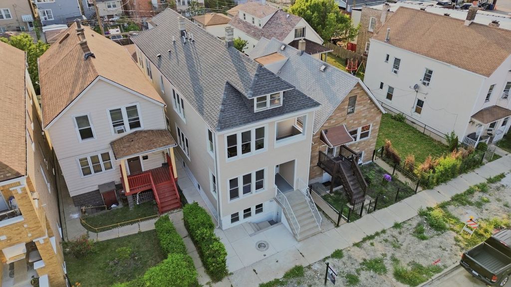 1220 S 48th Court