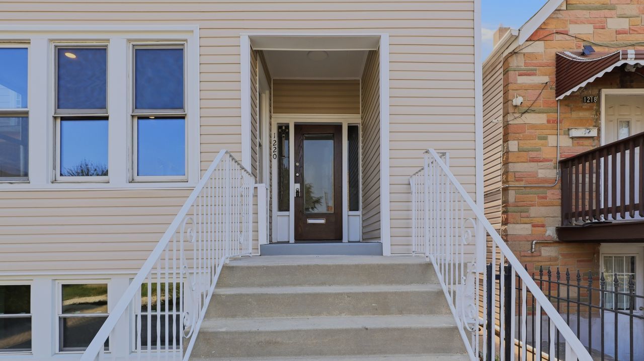 1220 S 48th Court