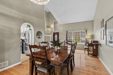 Tiny photo for 963 Tylerton Circle, Grayslake, IL 60030 (MLS # 12611484)