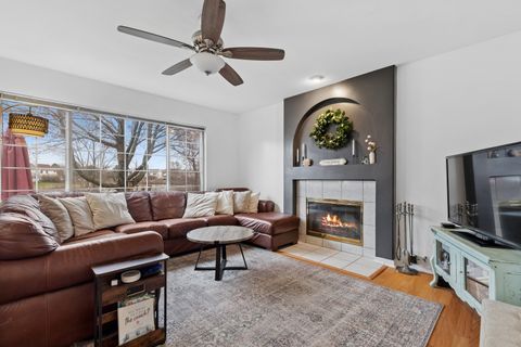 Tiny photo for 963 Tylerton Circle, Grayslake, IL 60030 (MLS # 12611484)