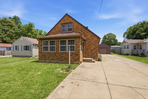Tiny photo for 2202 44th Street, Moline, IL 61265 (MLS # 12682048)