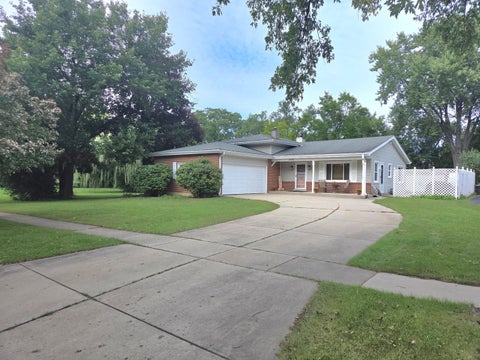 Photo of 2018 Oxnard Drive, Downers Grove, IL 60516 (MLS # 12745004)