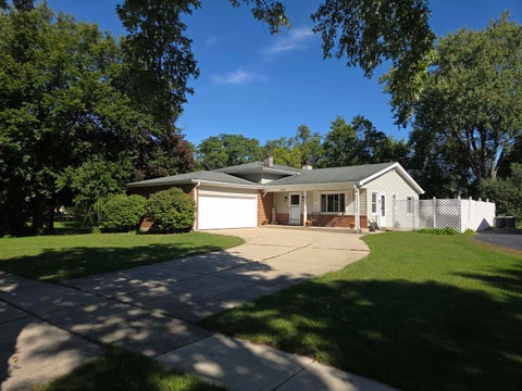 Tiny photo for 2018 Oxnard Drive, Downers Grove, IL 60516 (MLS # 12745004)