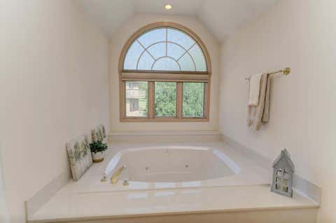 Tiny photo for 1500 Royal Oak Road, Darien, IL 60561 (MLS # 12686497)