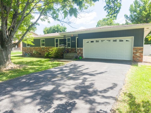 Photo of 15 Lakedale Drive, Salem, IL 62881 (MLS # 12720543)