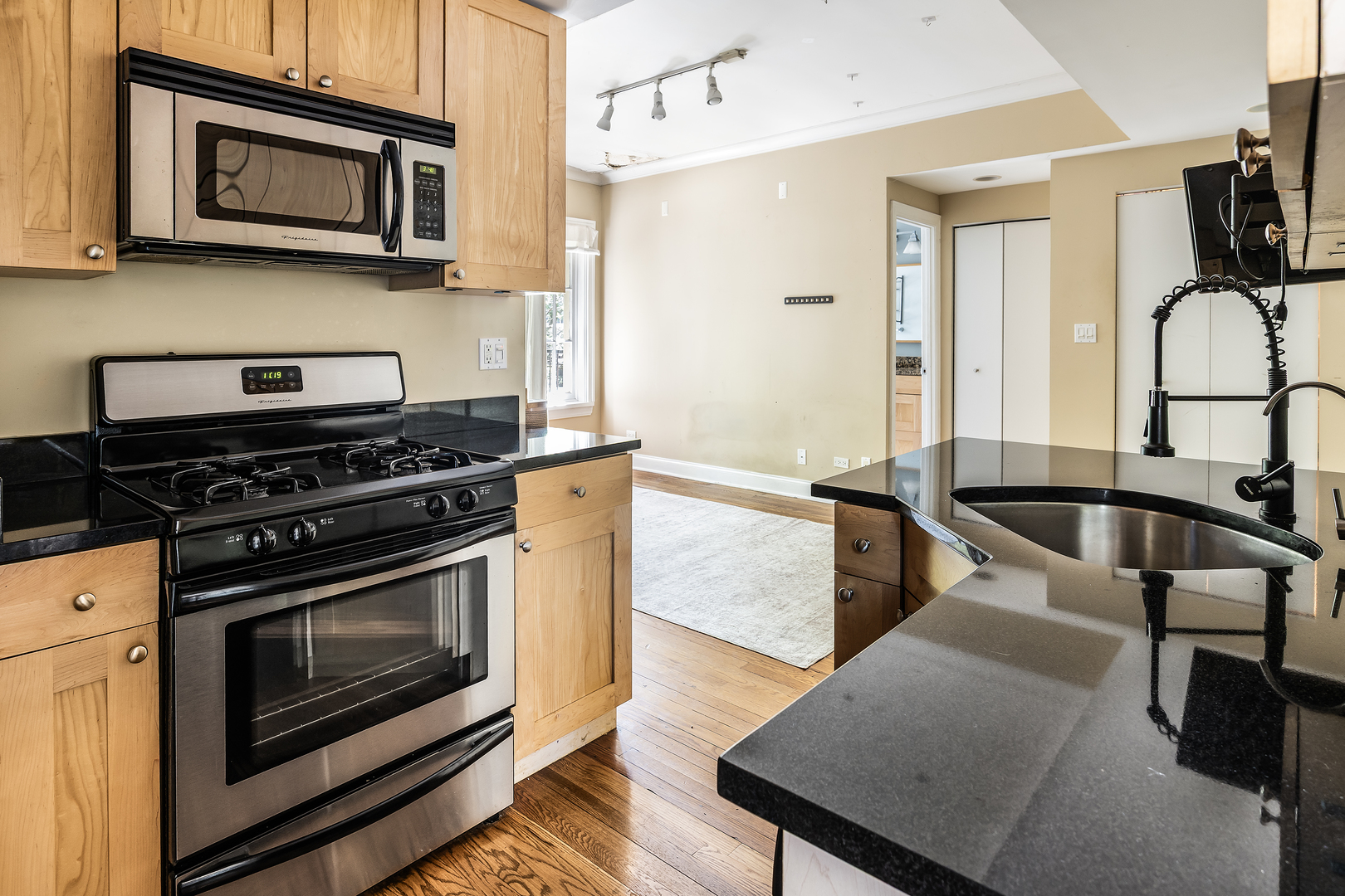 4422 N Ashland Avenue 1E