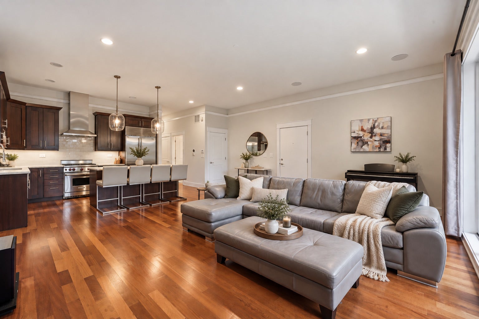 639 W Briar Place 3E
