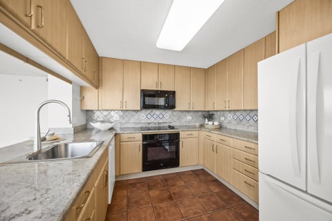 Tiny photo for 800 Elgin Road #1403, Evanston, IL 60201 (MLS # 12775732)