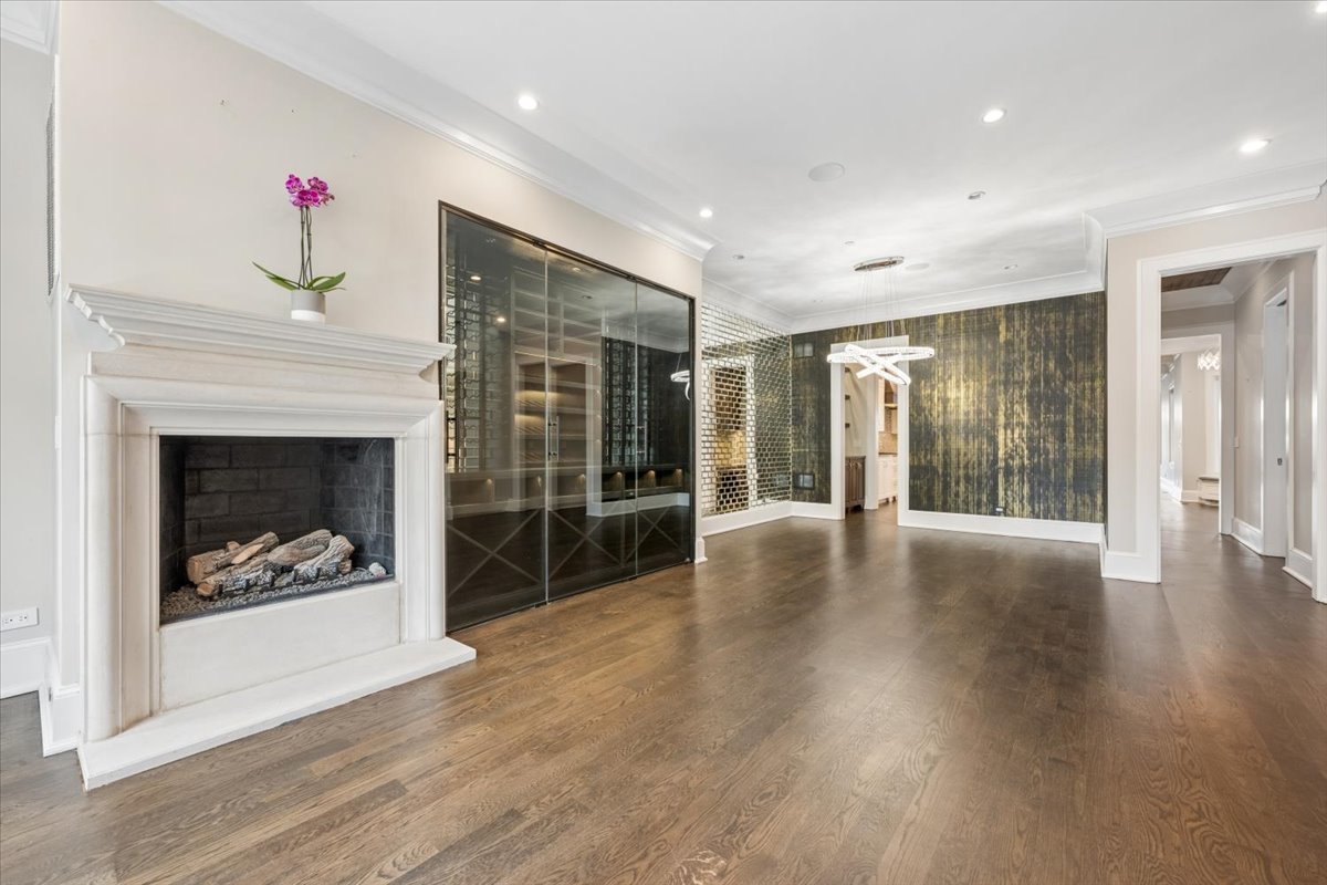 458 W Deming Place