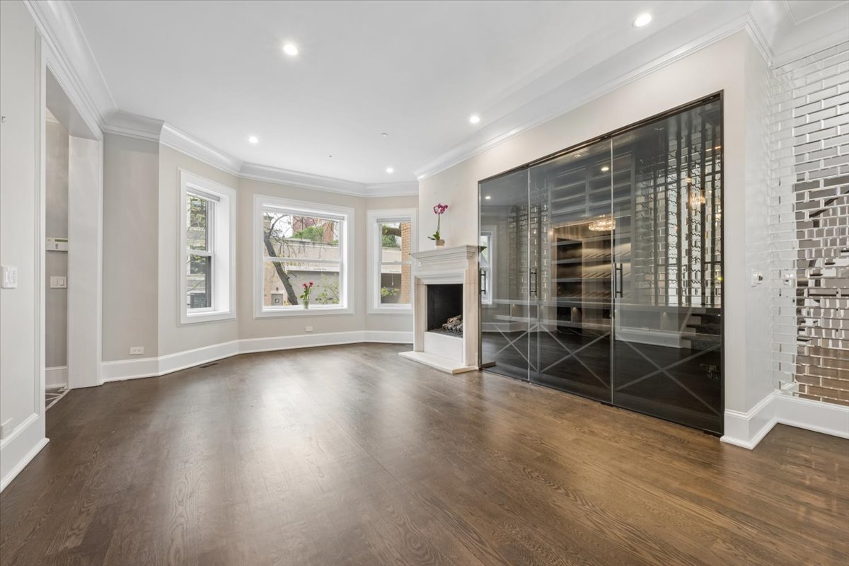 458 W Deming Place
