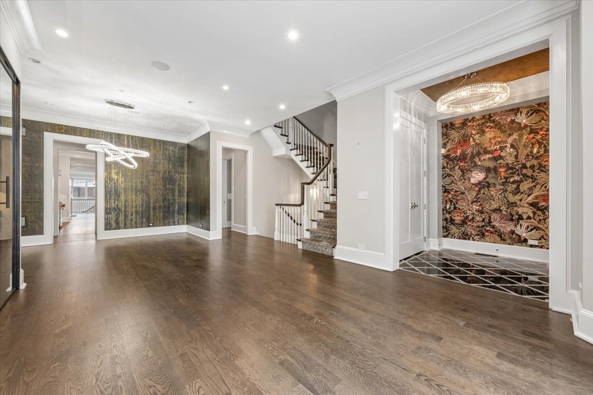 458 W Deming Place